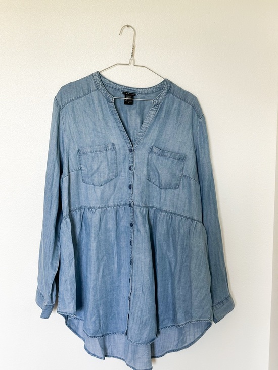 torrid Tops - torrid Light Wash Chambray Button-Front Peplum Shirt Size 2